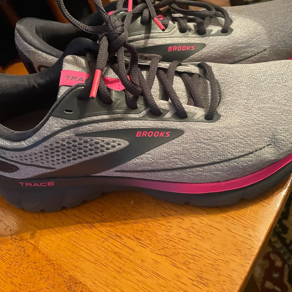 Womens 11 Brooks Trace